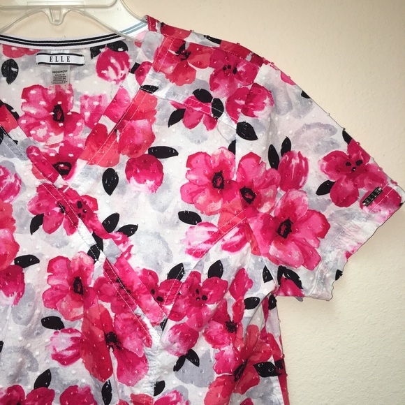 ELLE Scrub Top - Size XS Floral V-neck 2-Pockets - Picture 2 of 8